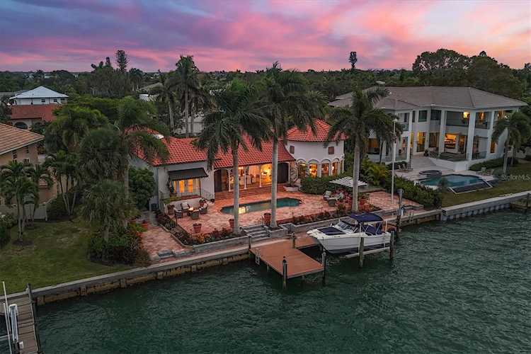 443 E Royal Flamingo Dr Sarasota, FL 34236