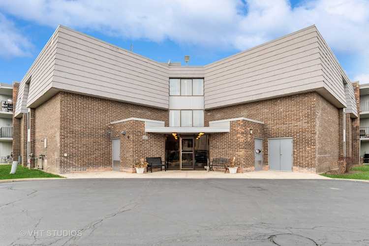 924 S Lake Ct #4-201 Westmont, IL 60559