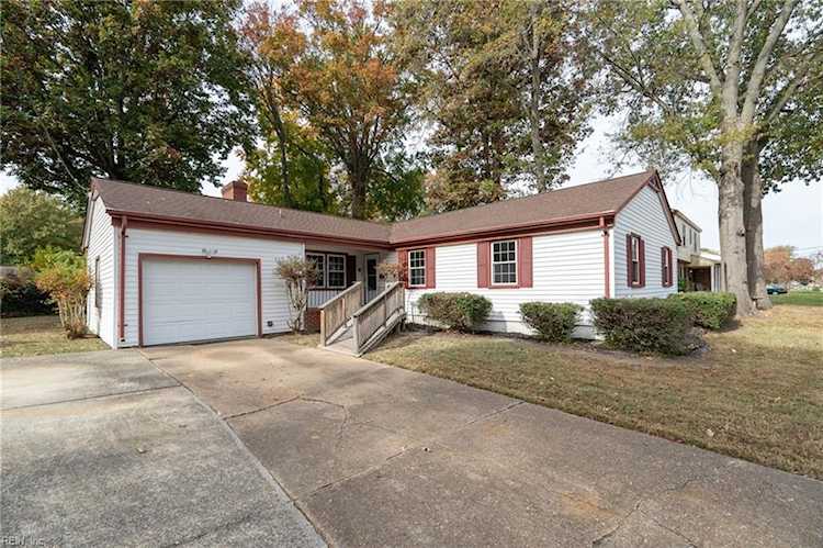 210 Hankins Dr Hampton, VA 23669