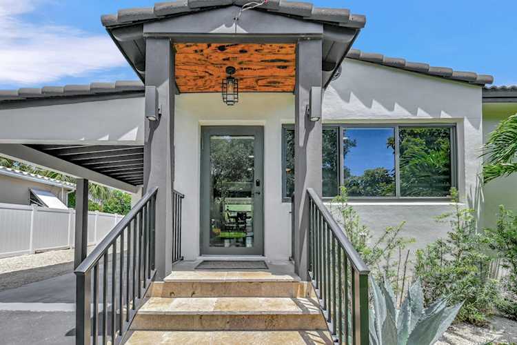 1217 SW 17th St Fort Lauderdale, FL 33315