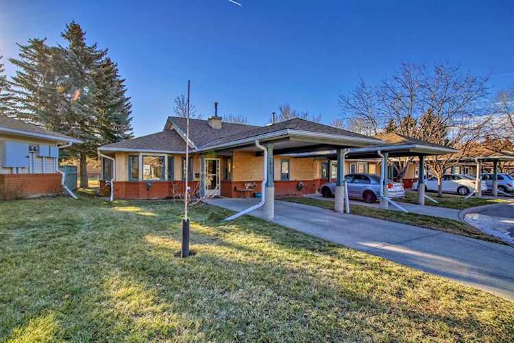2825 Dovely Park SE Calgary, AB T2B 3G9