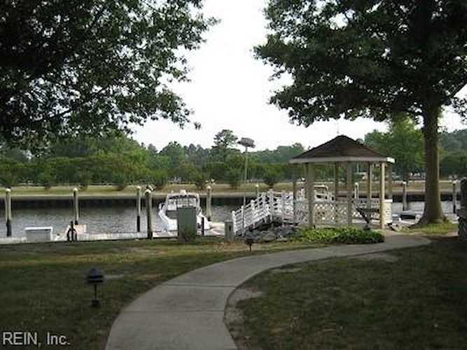 118 Harbor Watch Dr Chesapeake, VA 23320