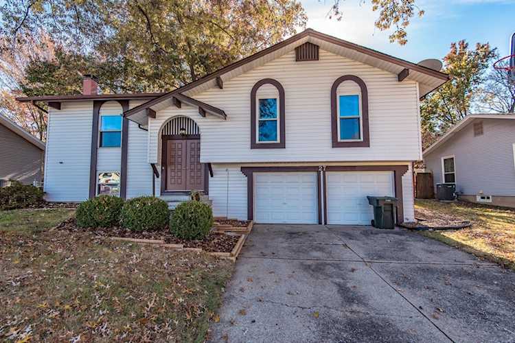 27 Glenna Dr St Peters, MO 63376