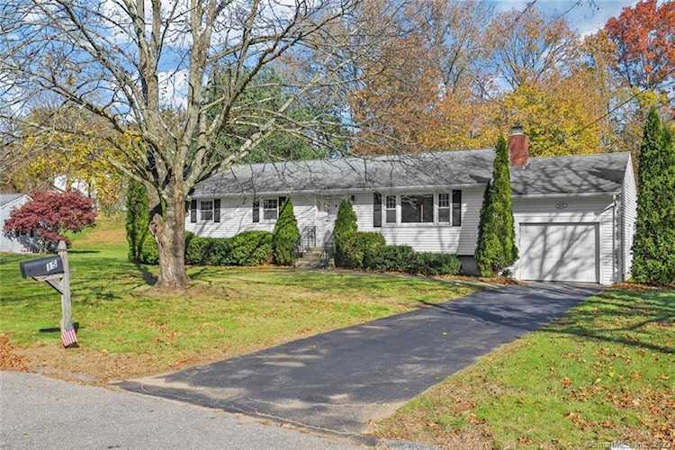 15 Manor Dr Trumbull, CT 06611