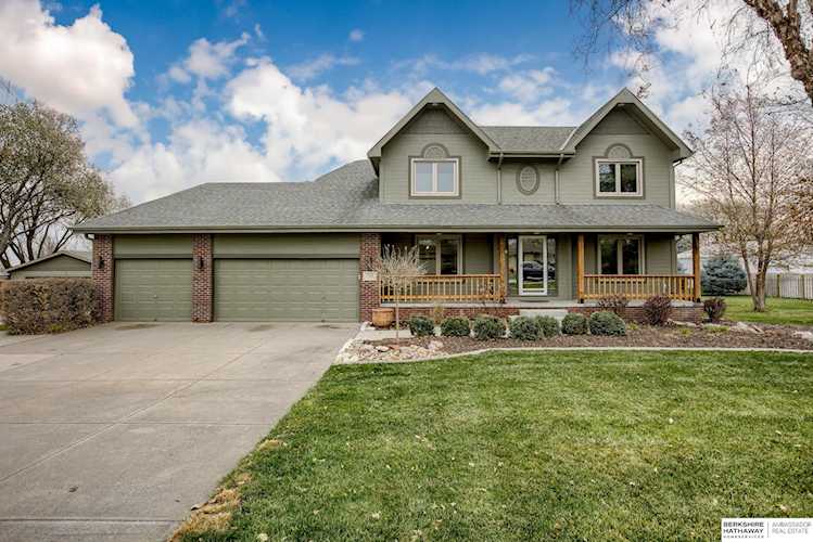 9321 Chestnut Dr Bennington, NE 68007