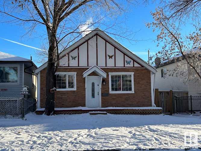 11909 78 Street Edmonton E4365559 AB Eastwood T5B 2J6 home for sale $295,000 Photo 1