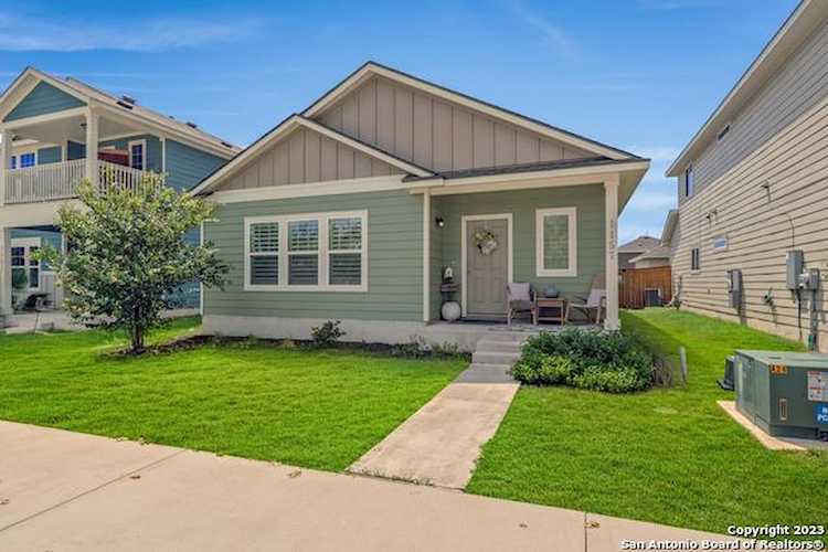 1157 W Esplanade San Marcos, TX 78666