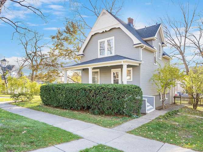 571 Anthony St Glen Ellyn, IL 60137