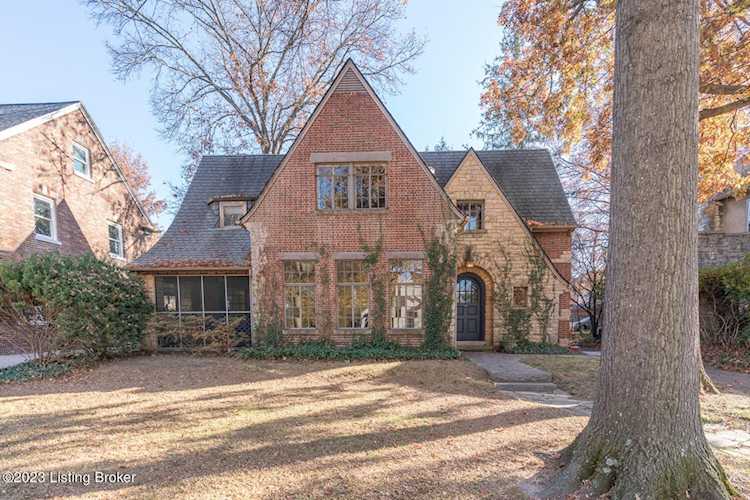 2236 Village Dr Louisville, KY 40205