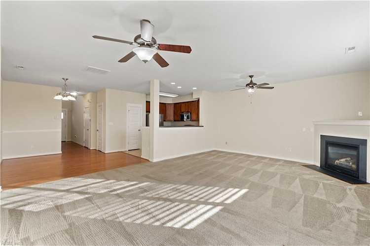 272 Craftsman Circle Suffolk, VA 23434