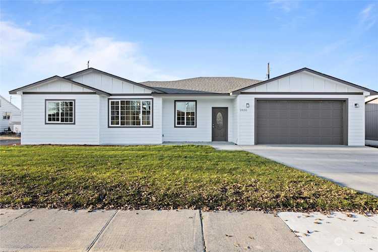 2020 W Spruce St Moses Lake, WA 98837