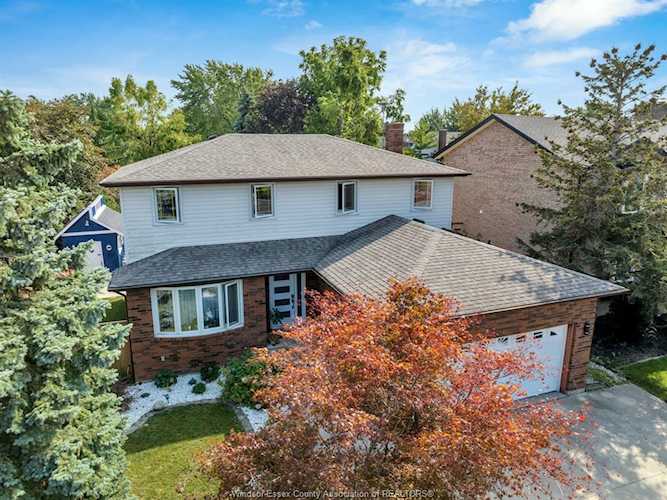 685 Gauthier Tecumseh, ON N8N 3P7