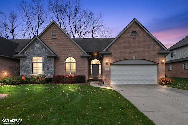 51817 Stoneridge Dr Shelby Twp, MI 48316