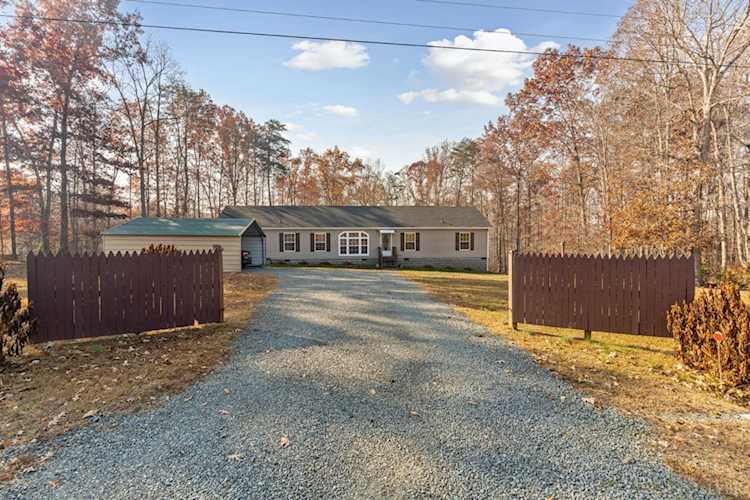 2159 Rock Island Rd Scottsville, VA 24590