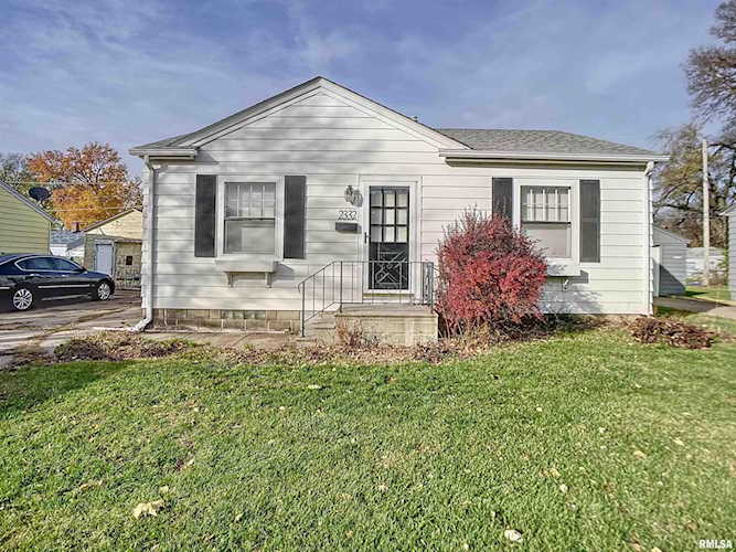 2332 11th St Rock Island, IL 61201