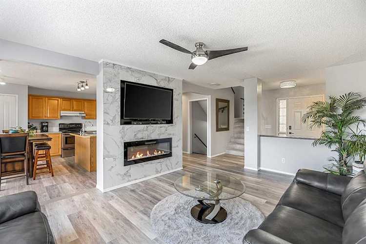 35 Citadel Crest Green NW Calgary, AB T3G 4W5