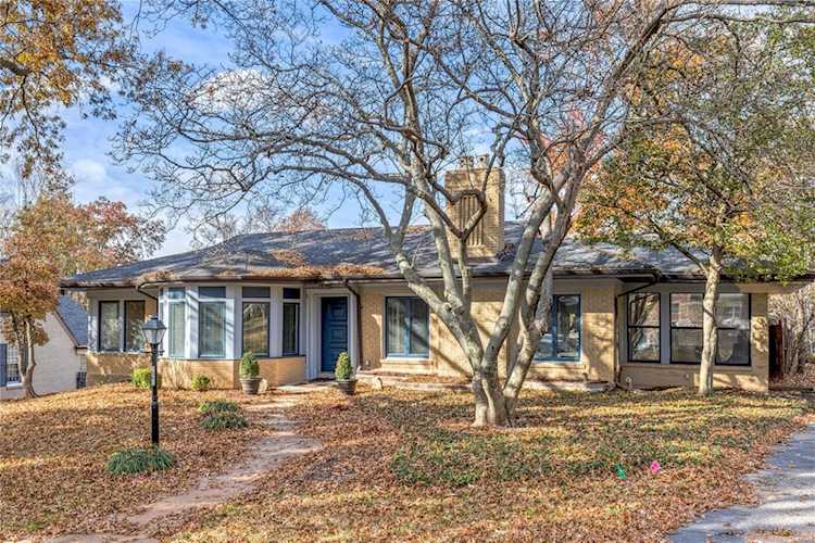 221 Brighton Way Clayton, MO 63105