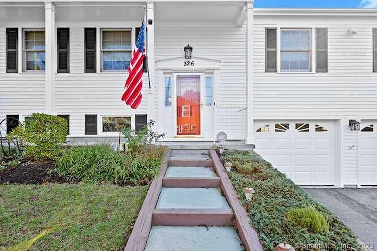 326 Stonebridge Ln #326 Trumbull, CT 06611