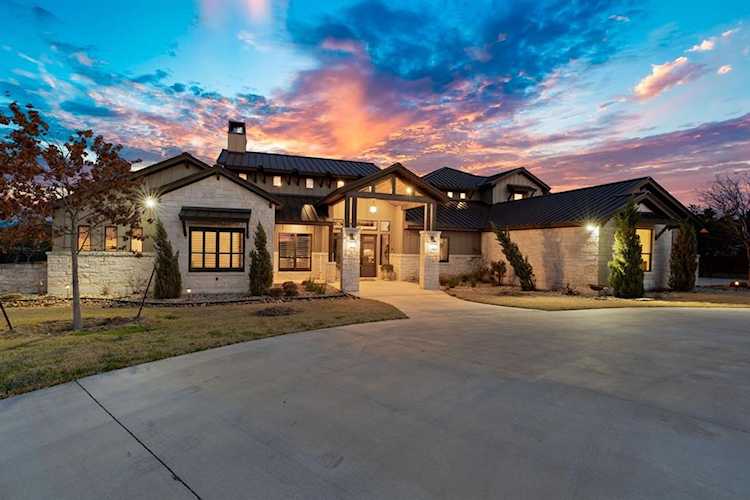345 Medlin Creek LOOP Dripping Springs, TX 78620