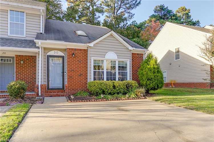 30 Candlelight Ln Portsmouth, VA 23703