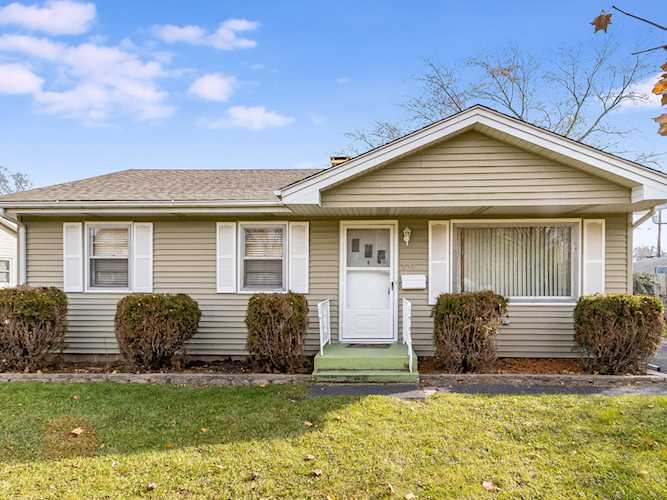 523 Westgate Dr Aurora, IL 60506