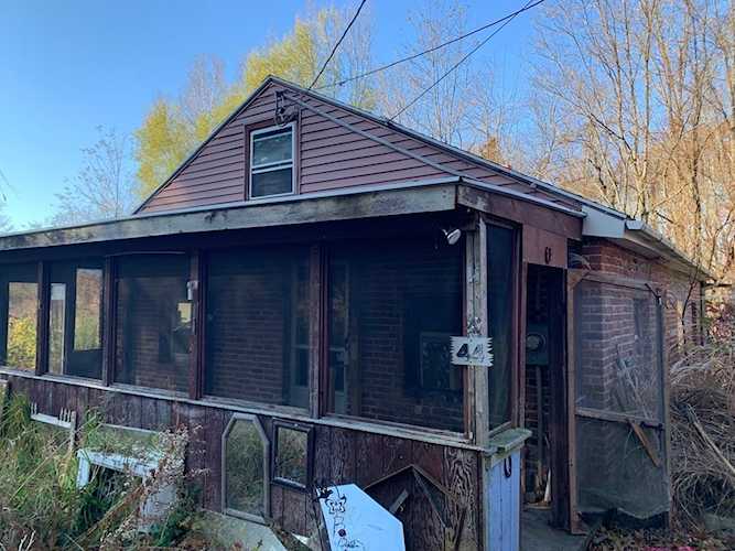 44 Taylor St Granby, MA 01033