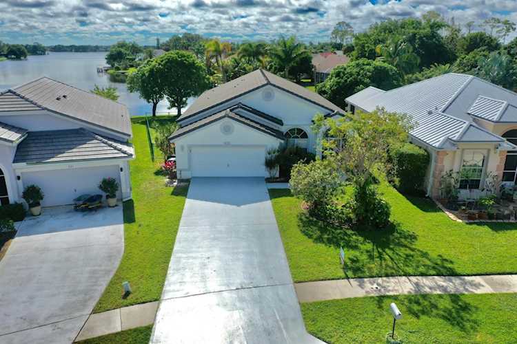 836 Lake Wellington Drive Wellington, FL 33414