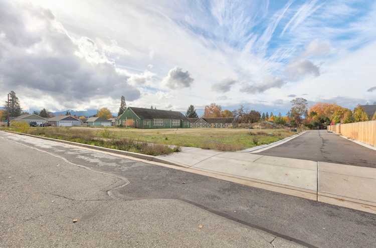 1000 SW SW K St Grants Pass, OR 97526