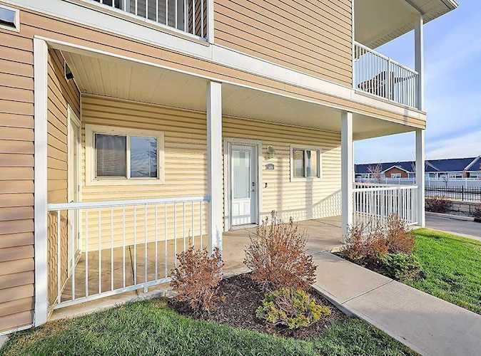 403 Sunrise Terrace NE High River, AB T1V 0C4