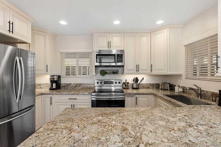 2610 Torrey Pines Road #C32 La Jolla, CA 92037