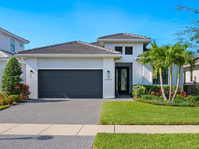 4909 Surfside CIRCLE Lakewood Ranch, FL 34211