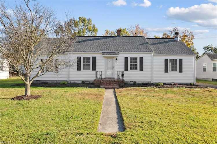 4 Davis Ave Newport News, VA 23601