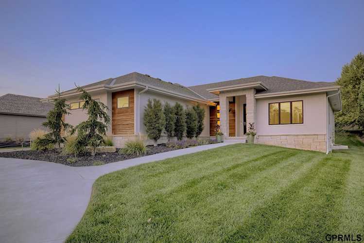 2015 S 214 Ave Elkhorn, NE 68022