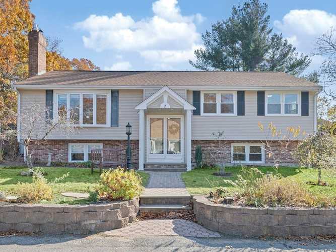 7 Passage Way Plymouth, MA 02360