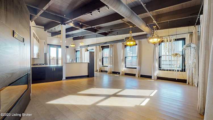 214 S 8th St #501 Louisville, KY 40202