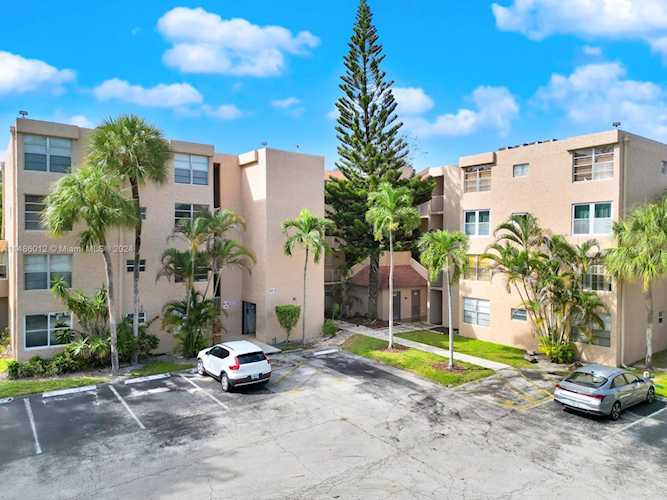 9410 Live Oak Pl #105 Davie, FL 33324