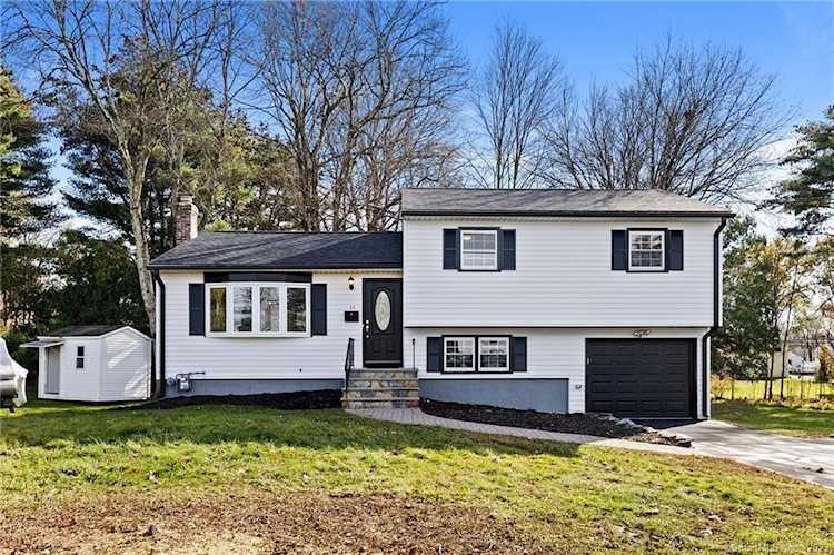 25 Kimberly Rd West Hartford, CT 06107
