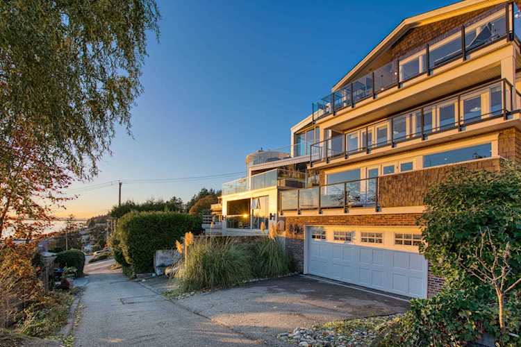14820 Roper Avenue White Rock, BC V4B 2E2