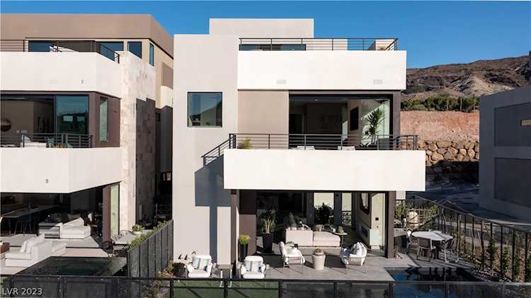 42 Lakefront Dr Henderson, NV 89011