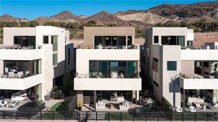 44 Lakefront Dr Henderson, NV 89011