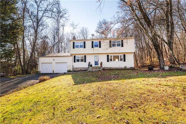 15 Loray Ct Cheshire, CT 06410