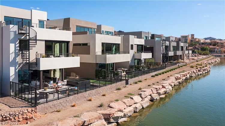 46 Lakefront Dr Henderson, NV 89011