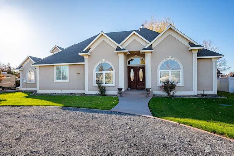 586 Young Rd Moses Lake, WA 98837