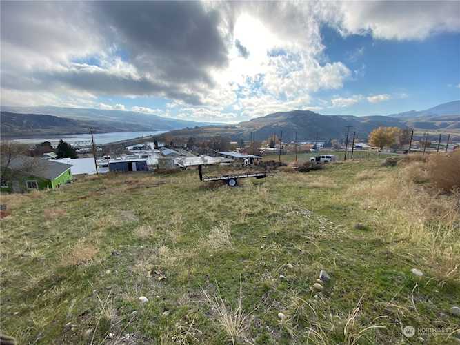 356 Ives (Lot 1 & Lot 2) St Pateros, WA 98846