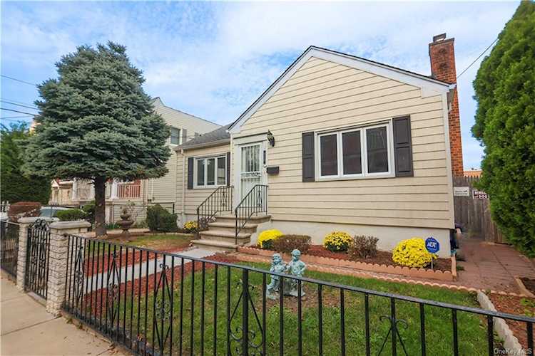 518 Logan Ave Bronx, NY 10465