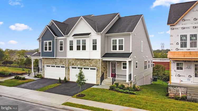 24 Red Cherry Dr Aldie, VA 20105