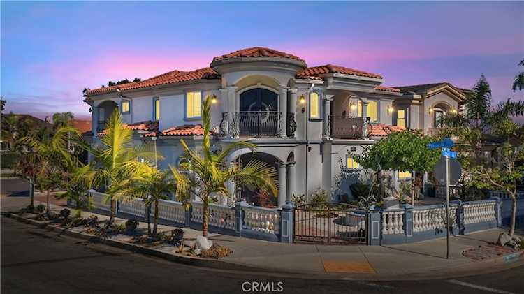 1201 23 Manhattan Beach, CA 90266