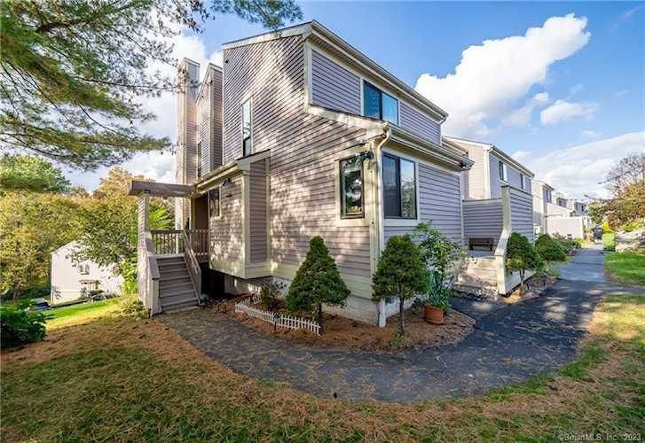 156 Watch Hill Rd Branford, CT 06405