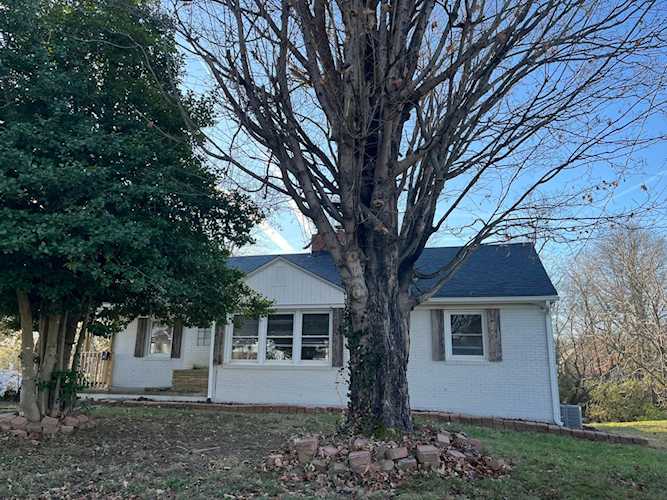 704 Hillcrest Dr Danville, KY 40422