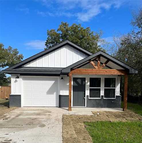627 N Commerce Street Corsicana, TX 75110